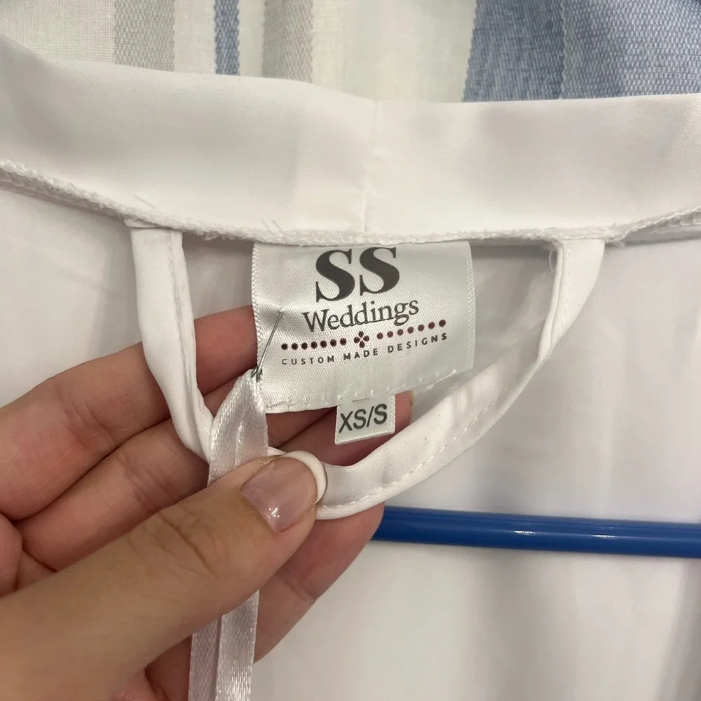 White Silk Robe - Picture 4 of 4